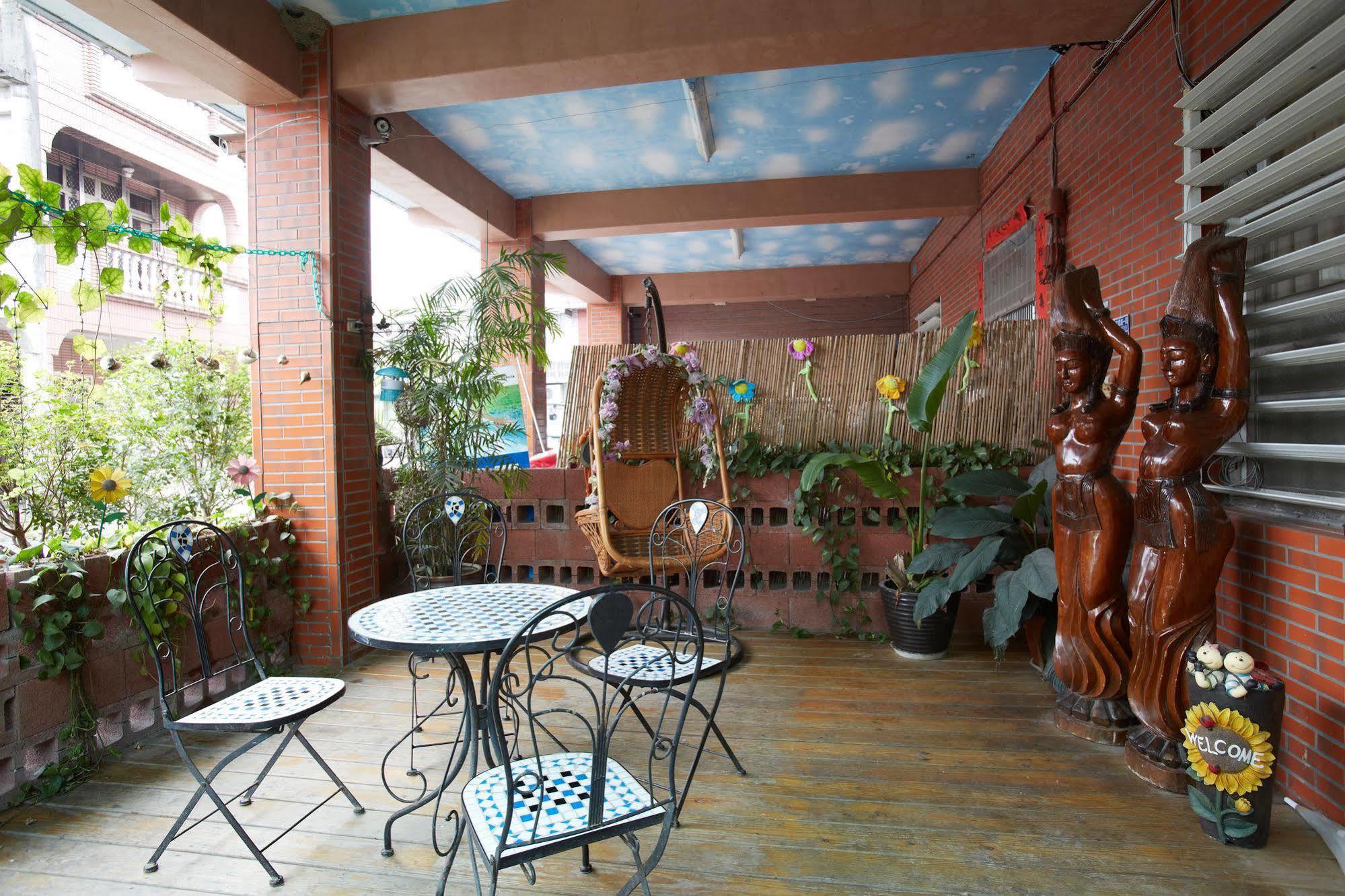 Love In Pearl Hostel Yilan Exterior foto